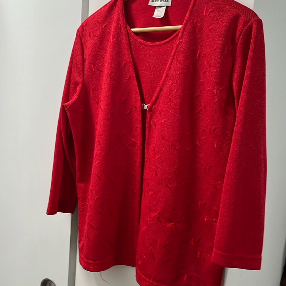 Alice Stuart ladies red top, size large